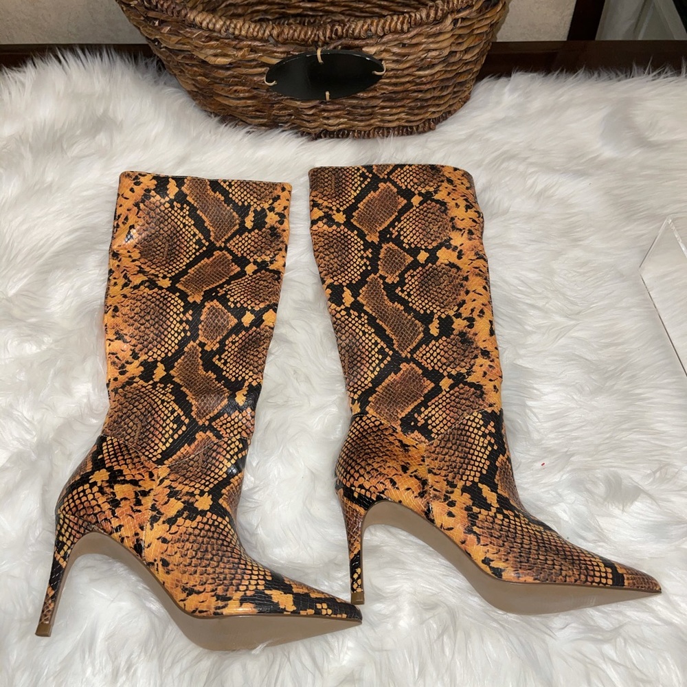 Steve Madden Embossed Knee High Boots KINGA sz 6
